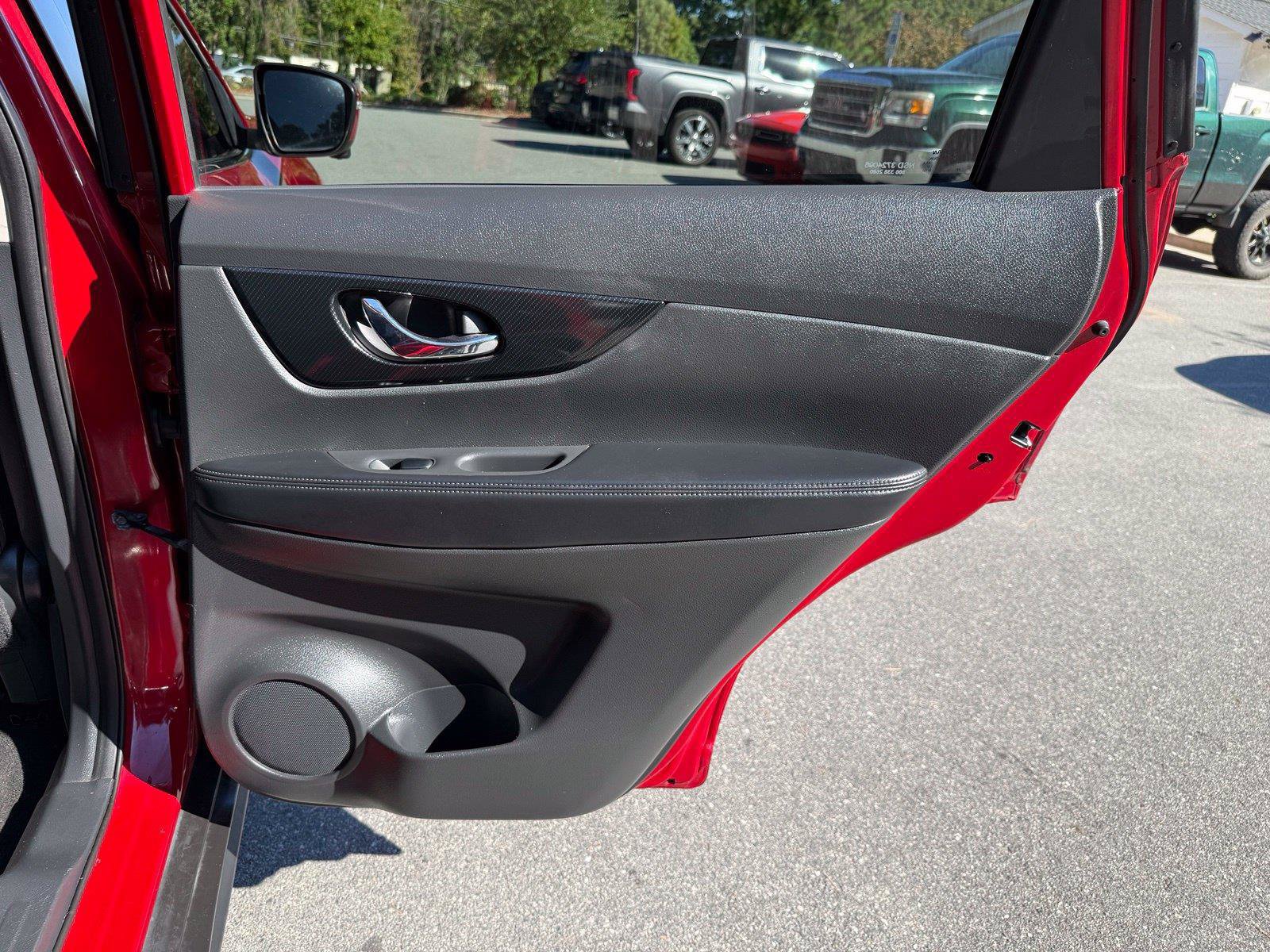 Used 2017 Nissan Rogue SL w/ SL Premium Package FWD image 24