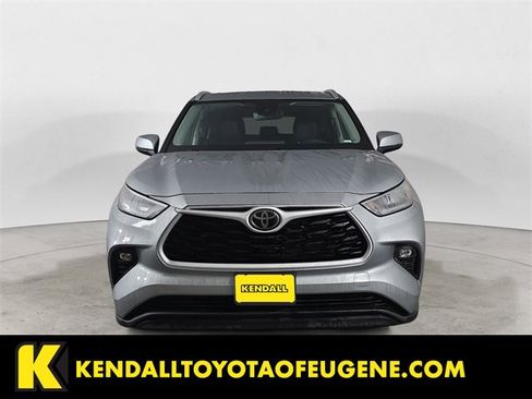 Used 2025 Toyota Highlander XLE image 8