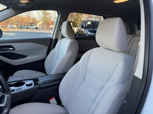 Used 2023 Nissan Rogue SV image 27