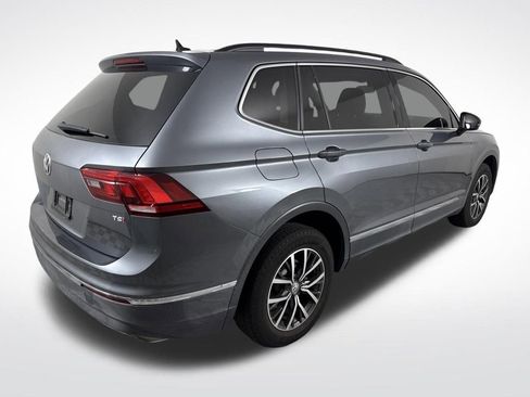 Used 2018 Volkswagen Tiguan SE w/ Panoramic Sunroof Package image 3