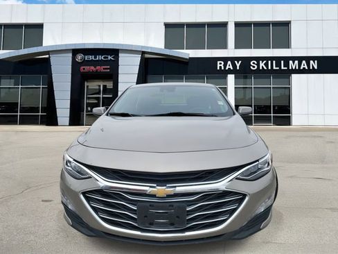 Used 2024 Chevrolet Malibu LT image 2
