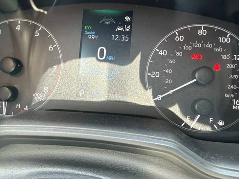 Used 2023 Toyota Corolla SE FWD image 2
