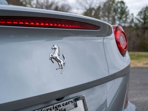 Used 2017 Ferrari California T image 16