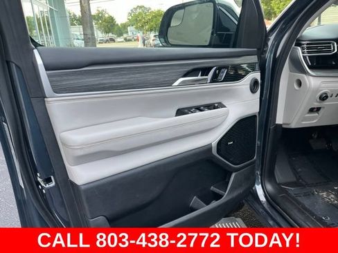 Used 2023 Jeep Wagoneer Series III w/ Premium Group I AWD/4WD image 5