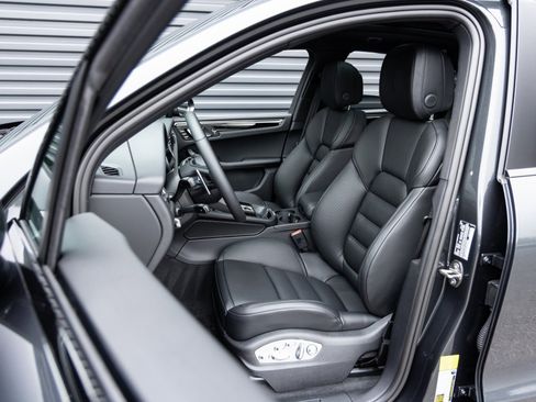 New 2026 Porsche Macan image 5