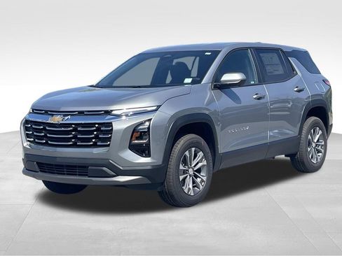 New 2026 Chevrolet Equinox LT w/ Safety and Technology Package FWD image 7