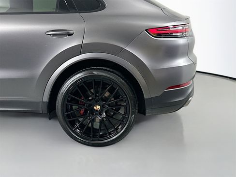 Certified 2023 Porsche Cayenne Coupe image 12
