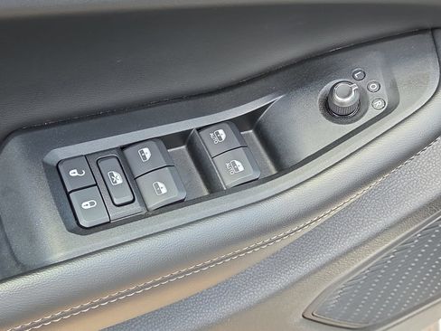 Used 2025 Jeep Grand Cherokee Altitude AWD/4WD image 22