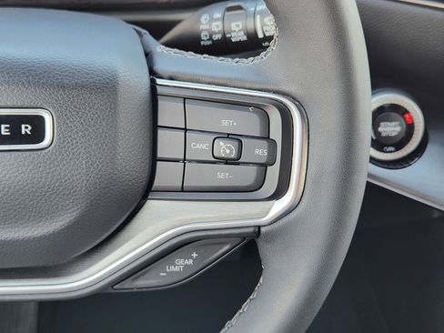 Used 2023 Jeep Wagoneer 2WD image 38