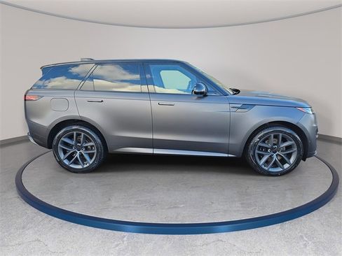 New 2026 Land Rover Range Rover Sport Dynamic SE image 4