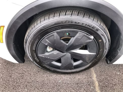 Used 2024 Toyota Prius Prime XSE Premium image 10