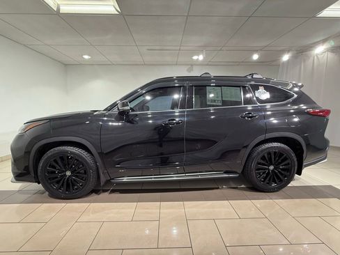 Used 2023 Toyota Highlander XSE AWD/4WD image 2