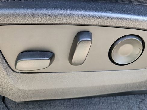 Used 2024 Chevrolet Colorado Z71 w/ Z71 Convenience Package 2 image 17