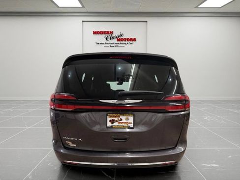 Used 2023 Chrysler Pacifica Touring-L FWD image 17
