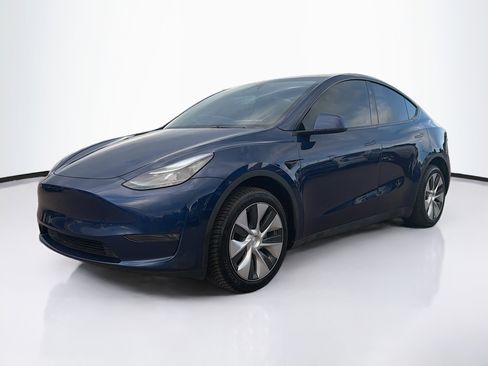 Used 2023 Tesla Model Y Long Range AWD/4WD image 3