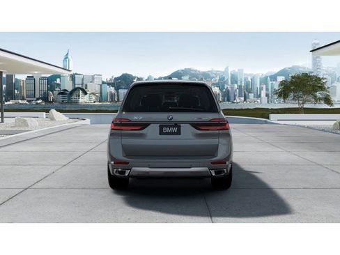 New 2026 BMW X7 xDrive40i w/ Premium Package image 5