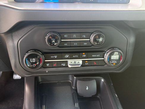 Used 2025 Ford Bronco Outer Banks AWD/4WD image 18