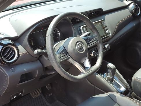 Used 2019 Nissan Kicks SR w/ SR Premium Package FWD image 6