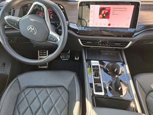 Used 2025 Volkswagen Atlas SEL Premium R-Line image 21