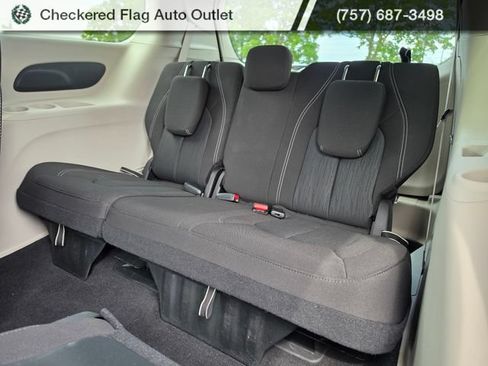 Used 2022 Chrysler Voyager LX FWD image 20