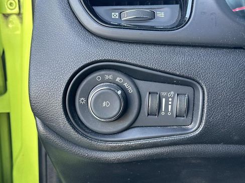 Used 2017 Jeep Renegade Altitude image 27