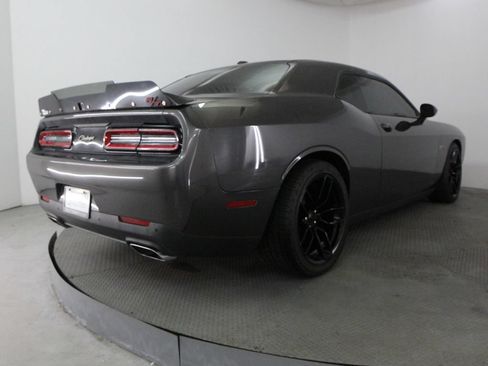 Used 2019 Dodge Challenger R/T w/ Driver Convenience Group RWD image 9