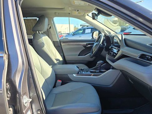 Certified 2022 Toyota Highlander Platinum image 10