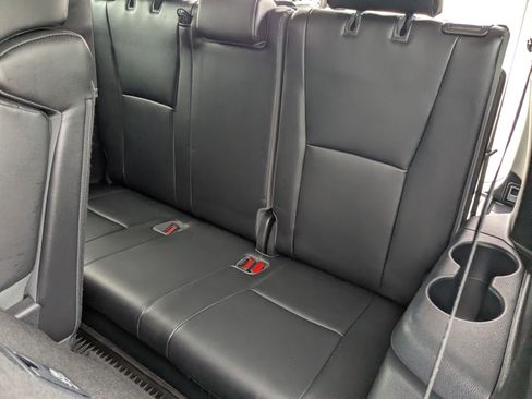 Used 2022 Toyota Highlander XLE image 31