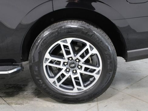 Used 2022 Ford Expedition Limited AWD/4WD image 18