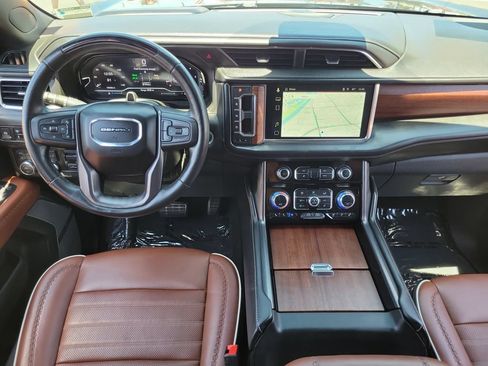 Used 2023 GMC Yukon Denali Ultimate AWD/4WD image 4