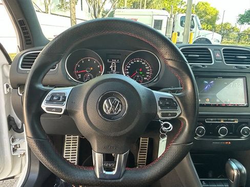 Used 2012 Volkswagen Golf 2-Door FWD image 17