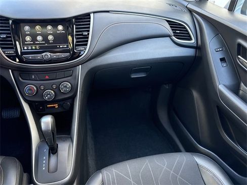 Used 2019 Chevrolet Trax LT w/ LT Convenience Package image 14
