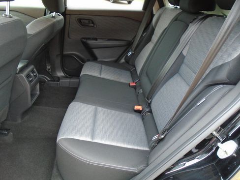 Used 2021 Nissan Rogue S image 10