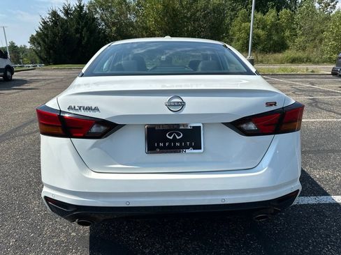Used 2024 Nissan Altima 2.5 SR FWD image 9