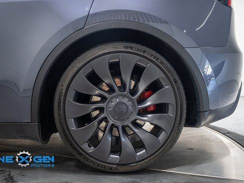 Used 2023 Tesla Model Y Performance image 41