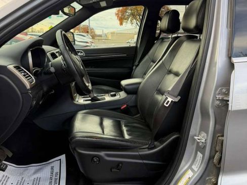 Used 2017 Jeep Grand Cherokee Limited image 12