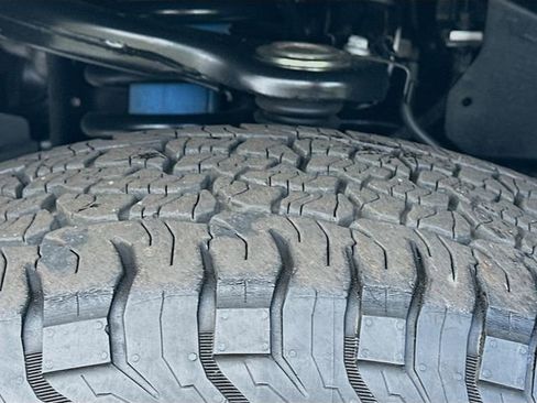 Used 2024 Toyota Tacoma TRD Off-Road image 30