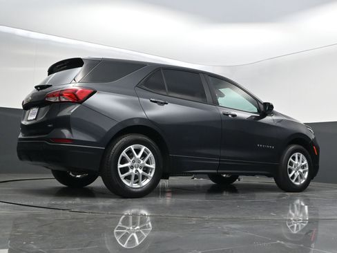 Used 2022 Chevrolet Equinox LS w/ LS Convenience Package AWD/4WD image 40