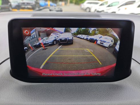 Used 2018 MAZDA MAZDA3 Touring FWD image 10