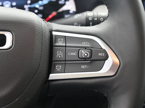 Used 2025 Jeep Compass Limited AWD/4WD image 33