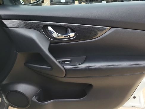 Used 2016 Nissan Rogue SL FWD image 7