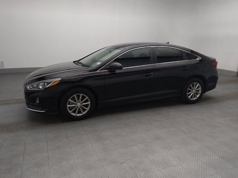 Used 2019 Hyundai Sonata SE w/ Cargo Package FWD image 2