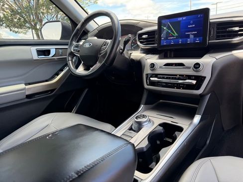 Used 2021 Ford Explorer XLT w/ Equipment Group 202A RWD image 8