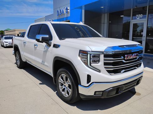 Used 2023 GMC Sierra 1500 SLT w/ SLT Convenience Package AWD/4WD image 3
