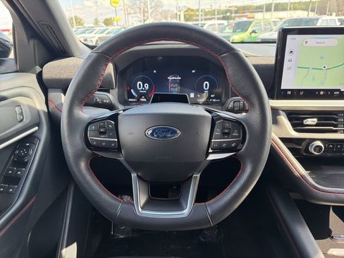 Used 2025 Ford Explorer ST-Line w/ ST-Line Street Pack image 23