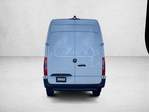 Used 2020 Mercedes-Benz Sprinter 2500 image 4