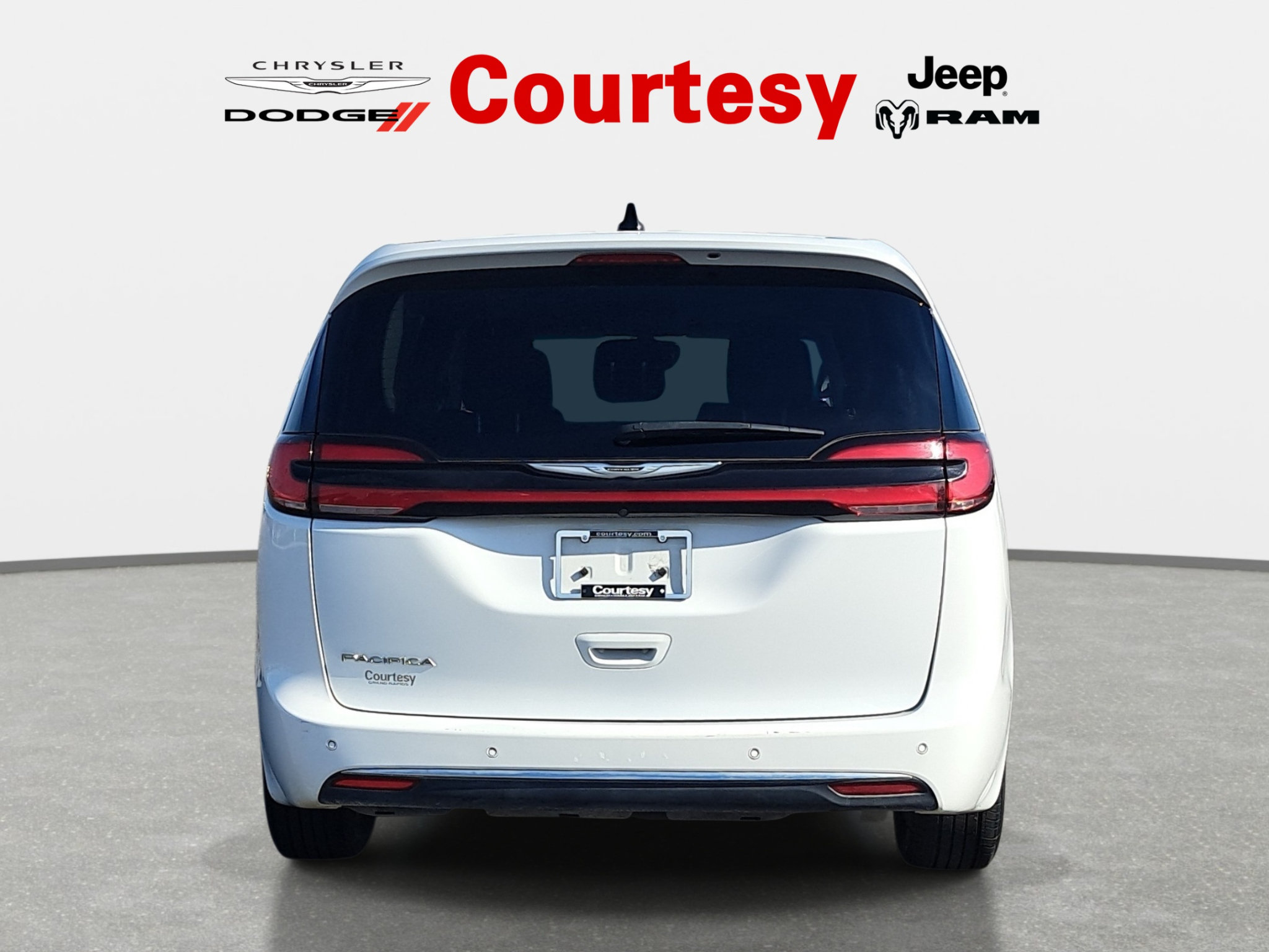 Certified 2024 Chrysler Pacifica Touring-L FWD image 5