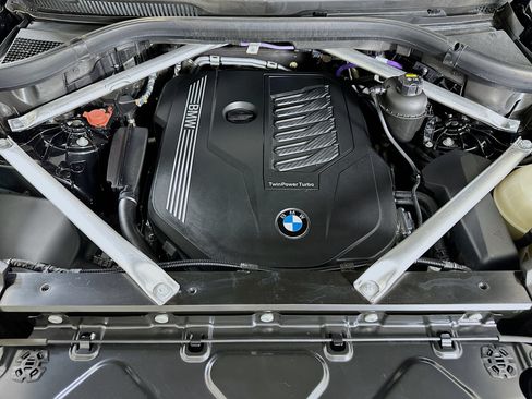 Used 2022 BMW X5 xDrive40i w/ M Sport Package AWD/4WD image 32