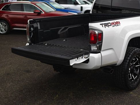Used 2023 Toyota Tacoma TRD Sport w/ Black Out Package (TMS) image 10