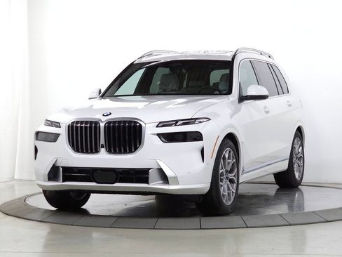 Used 2026 BMW X7 xDrive40i w/ Premium Package AWD/4WD image 3